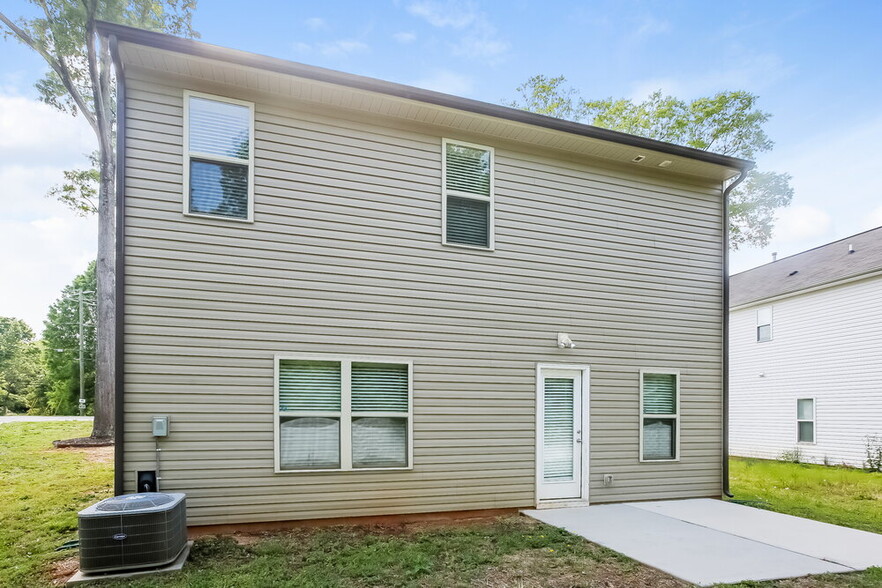 Building Photo - 3016 Hubbard Rd