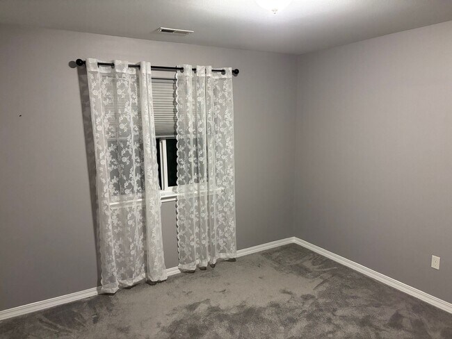 Building Photo - Home in Gated Community