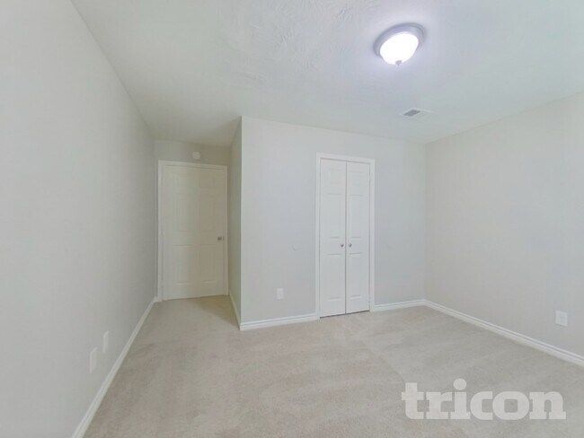 Building Photo - 729 Forest Ln Dr