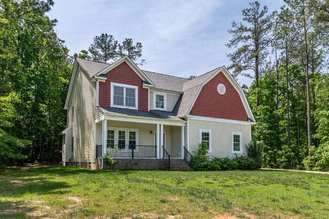 Building Photo - Spacious 5-Bedroom Home in The Highlands