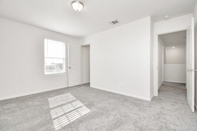 Building Photo - 7819 Royalwood Dr