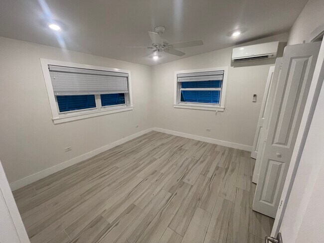 Building Photo - 127 Monroe Dr