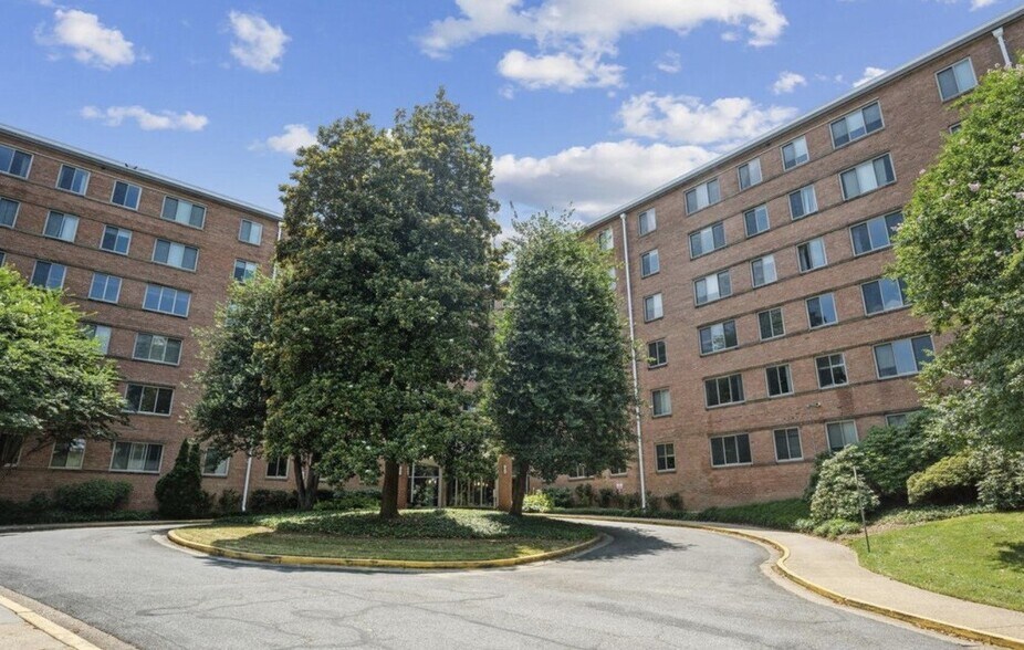 Building Photo - 3000 Spout Run Pkwy