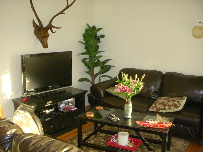 Building Photo - 22414 Susana Ave