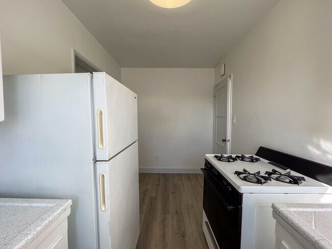 Interior Photo - 5919-5925 Crenshaw Blvd