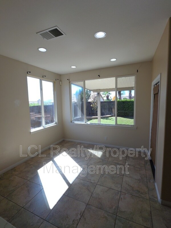 Building Photo - 27635 Whisperwood Dr