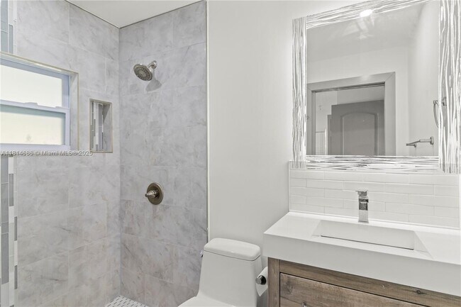 Building Photo - 7913 NW 72nd Ave
