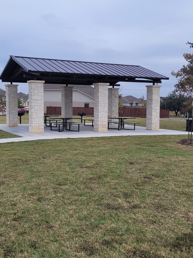 Building Photo - 105 Riverhill Dr