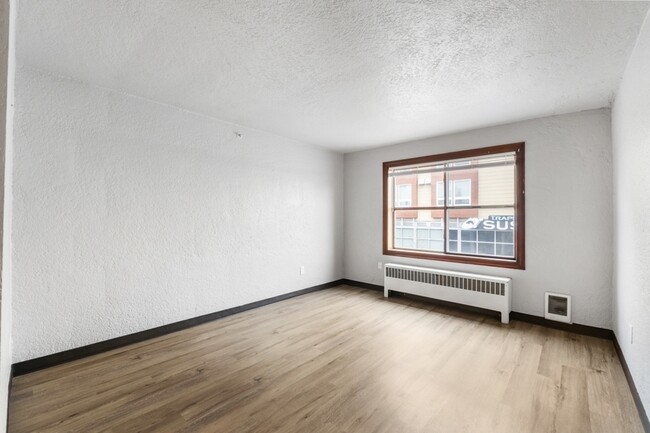 Building Photo - 403 1/2 Garfield St S-17