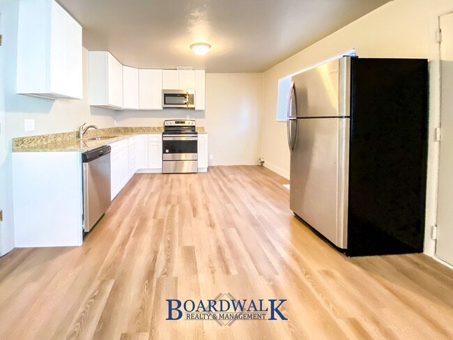 Building Photo - 253 E Crestone Ave