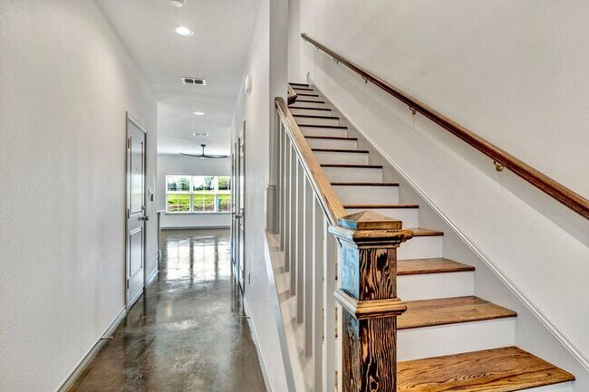 Building Photo - NOW OFFERING FIRST MONTH FREE W/ 12 MONTH LEASE - Luxury 3 Bedroom 2.5 Bath Townhome in Bullard, TX!