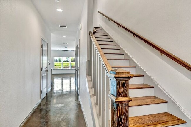 Building Photo - Sign a Lease By the End of July and Receive One Month of FREE Rent! Luxury 3 Bedroom 2.5 Bath Tow...