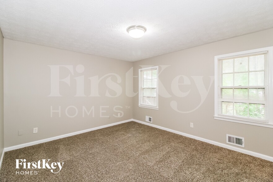 Building Photo - 165 Fireside Way