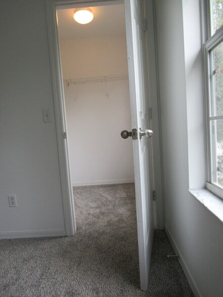 Primary Walk-In Closet - 1221 cypress st
