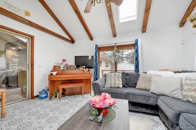 Building Photo - 10 Hanover Dr