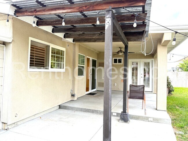 Building Photo - 13710 Utopia Rd