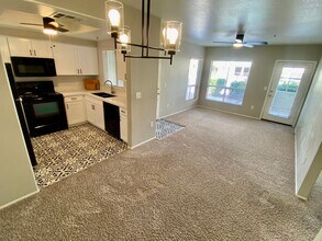 Building Photo - Ground Floor 1 Bedroom 1 Bathroom in Lakeshore @ Anderson Springs