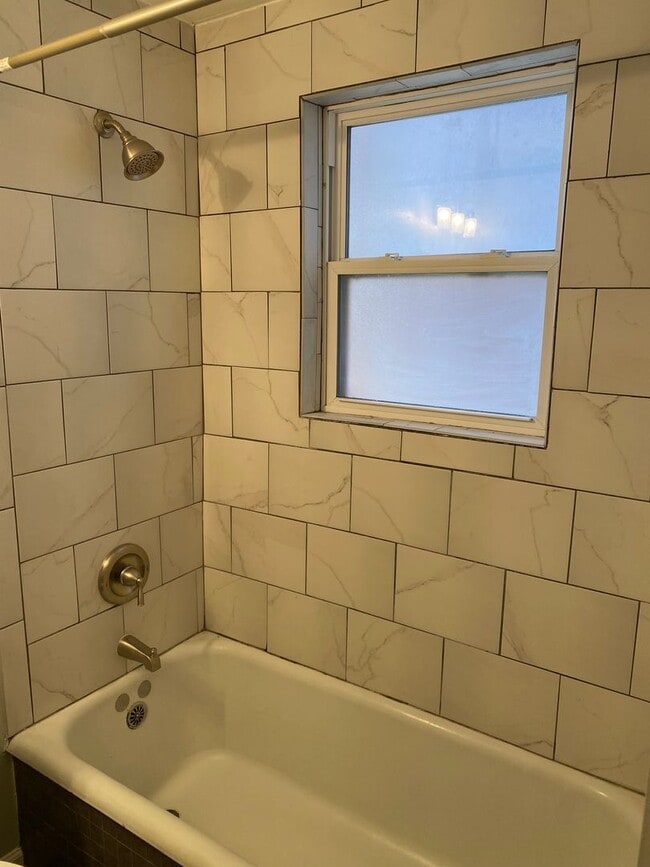 Building Photo - Renovated Home in the Grove for Rent!