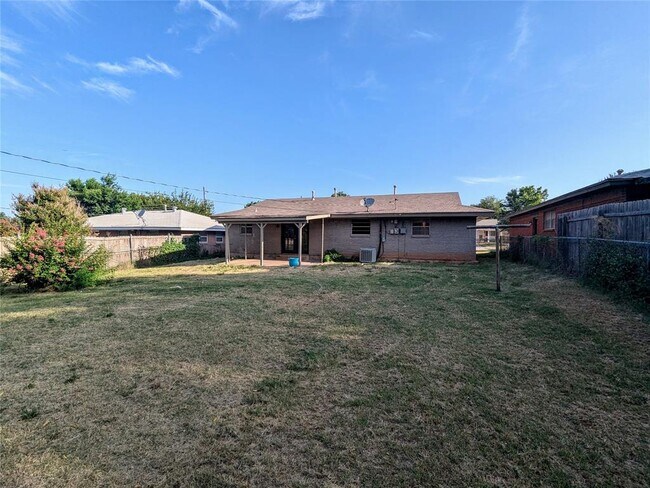 Building Photo - 504 NE 18th St