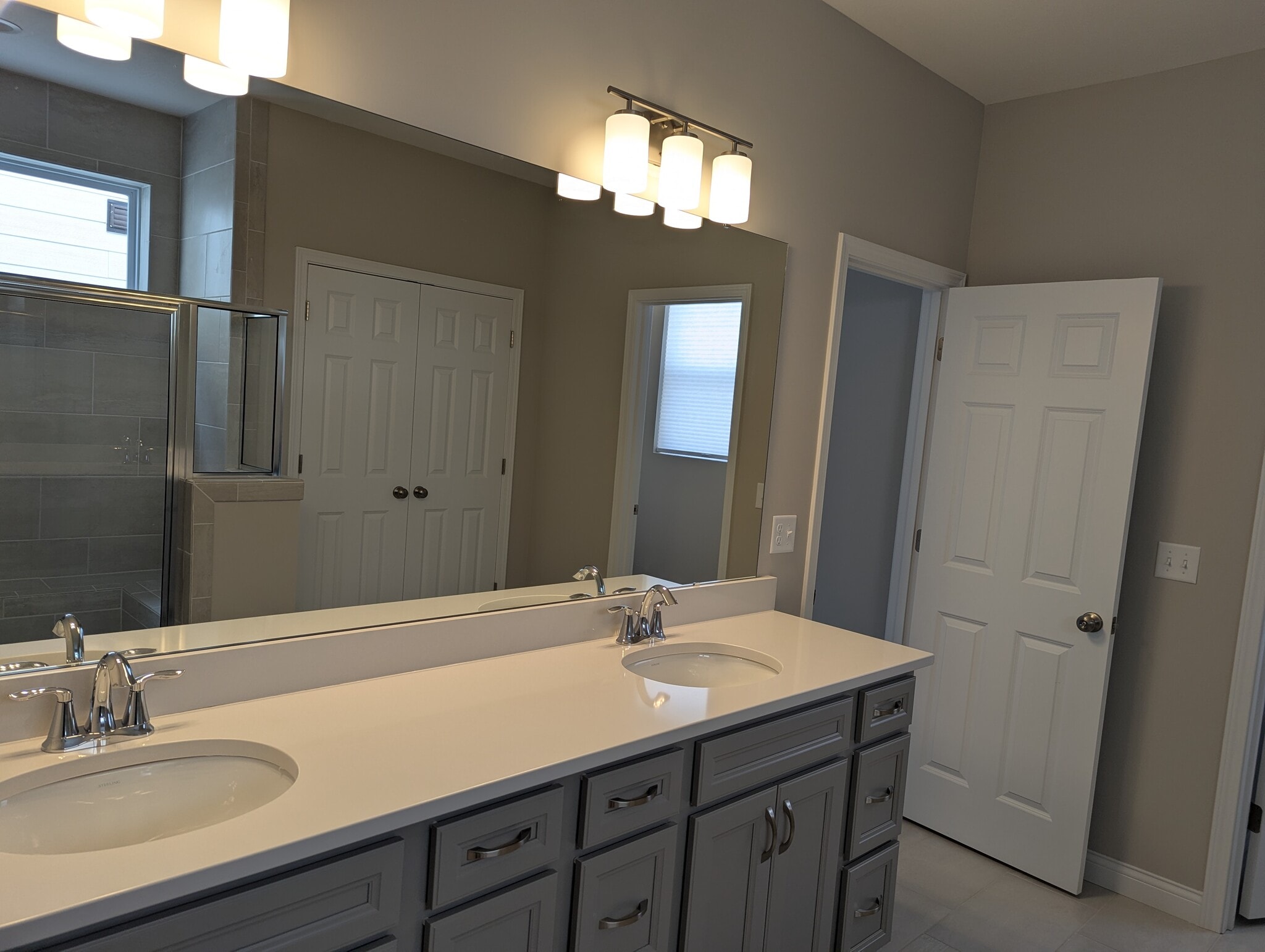 Master Double Vanity - 5689 Ohio Trl