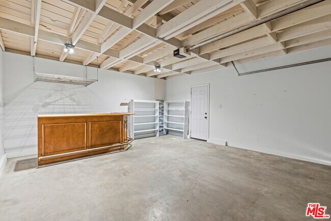 Building Photo - 7212 W 91st St
