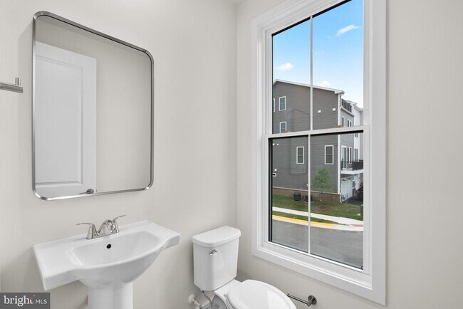 Building Photo - 42106 Picasso Sq