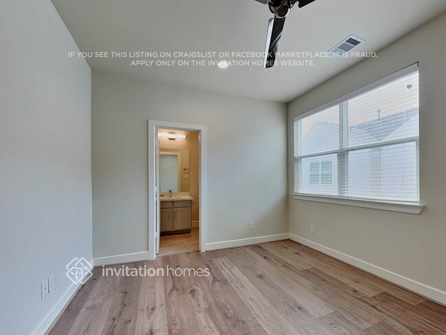 Building Photo - 711 Carriage Knls Dr