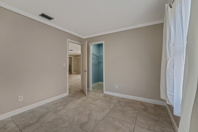 Building Photo - 732 Neil Rd