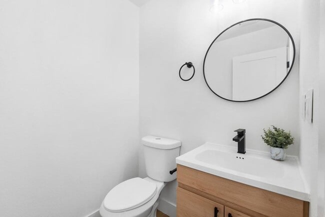 Building Photo - Oceanside Home - 3 Bedroom 2-1/2 Bathroom - Renovated