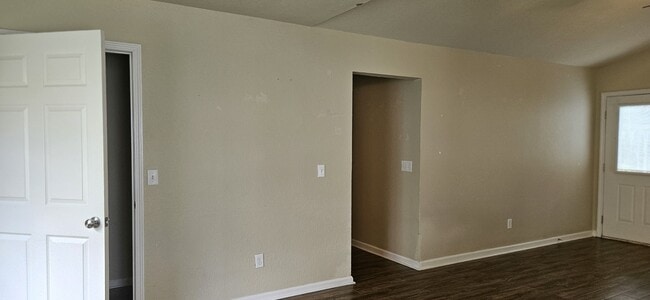 Building Photo - 127 Radford Cir
