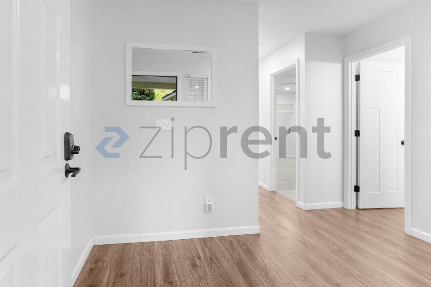 Building Photo - Unit