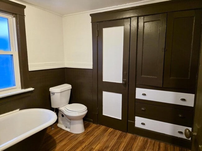 Building Photo - 849 Terra Alta St NE