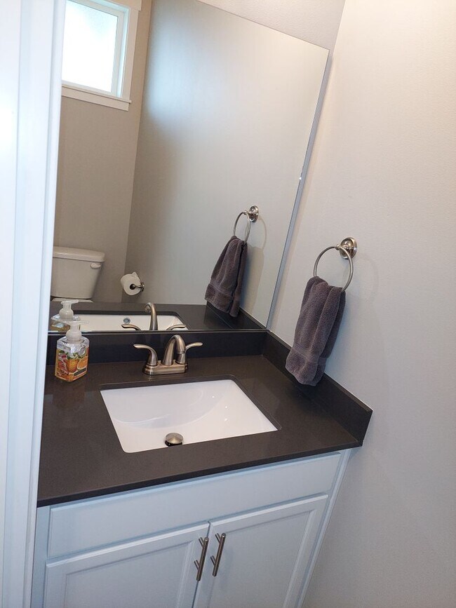 Building Photo - Beautiful Three Bedroom In Ferndale