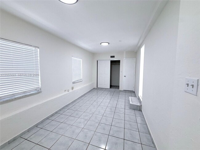 Building Photo - 16921 SW 94th Ave