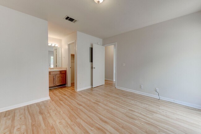 Building Photo - 3301 El Salido Pkwy