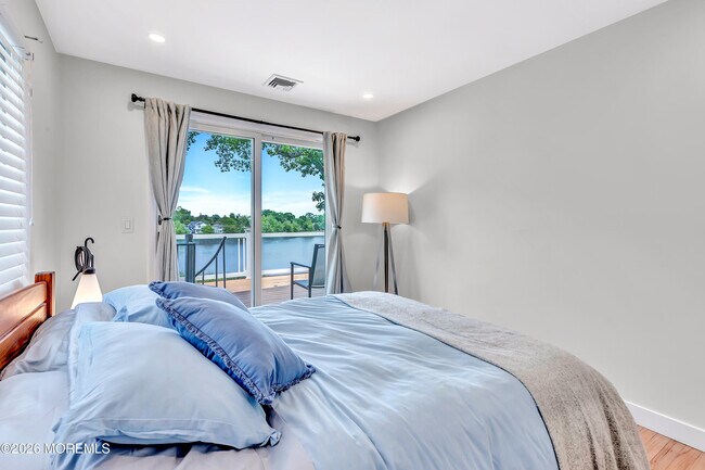 Building Photo - 637 Beacon Blvd