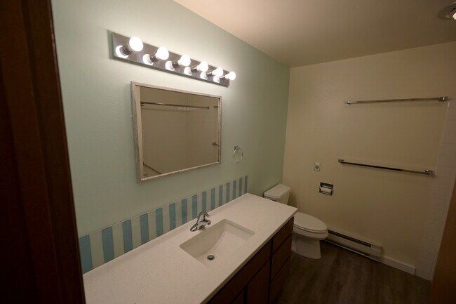 Building Photo - 1 bed 1 bath condo in 55+ community: ALL Utilities included!