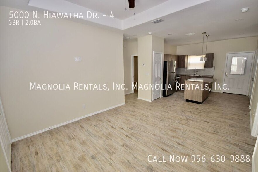 Building Photo - 5000 N Hiawatha Dr