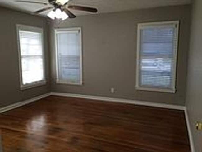 Building Photo - PRE-LEASE AUG 2026! Charming 2 Bed Cottage...