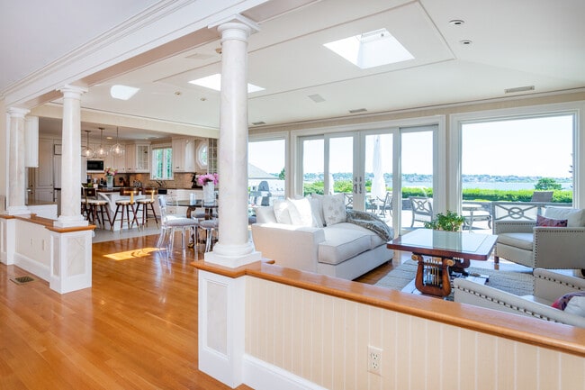 Building Photo - 3 Barclay Sq