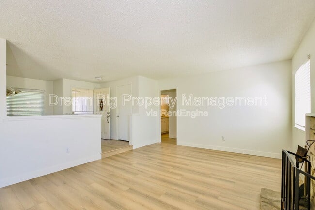 Building Photo - 5155 Harriett Cir