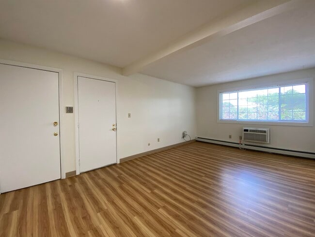 Building Photo - 3981 Brown Ave