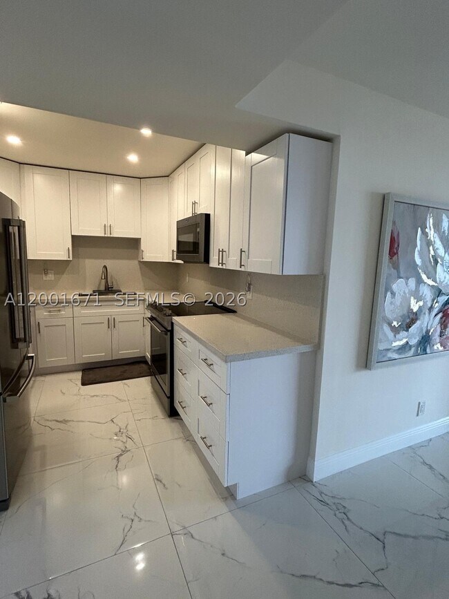 Building Photo - 2500 Parkview Dr