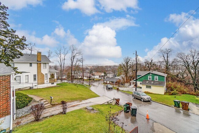 Building Photo - Three Bedroom Home in Covington!