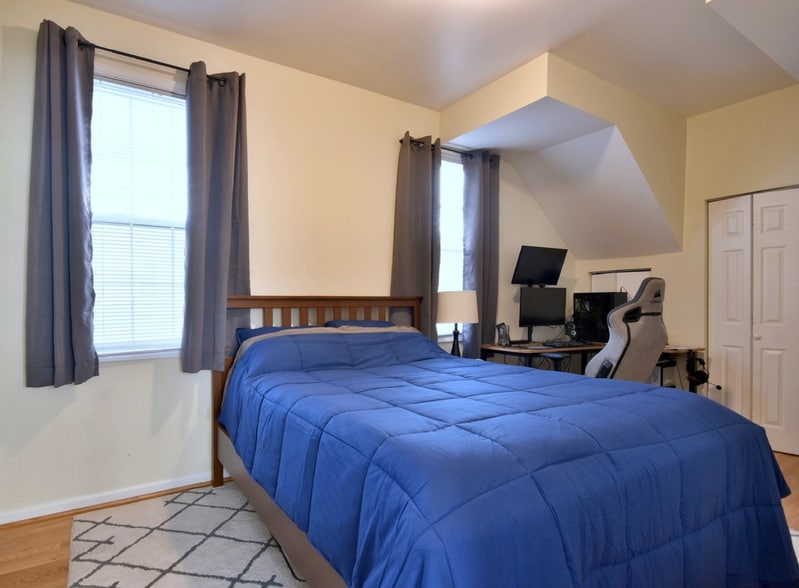 Spacious primary bedroom - 2146 N Campbell Ave