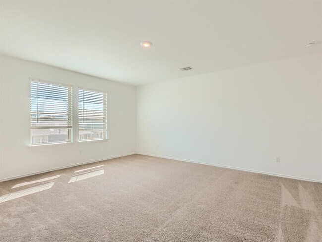 Building Photo - 1608 Holly Lk Dr