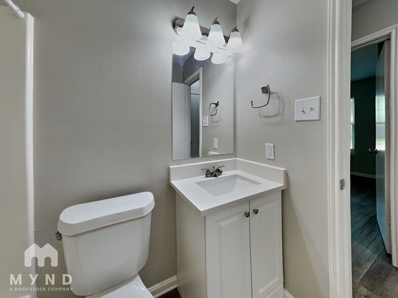 Building Photo - 19806 Azalea Valley Dr