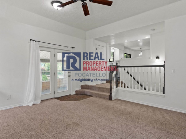 Building Photo - 5 Bedroom Home - University Area - Must See - Pet (dog) Negotiable