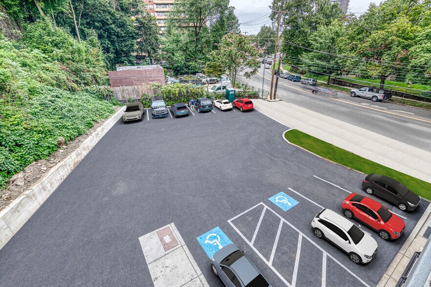 Building Photo - 1952 Bryn Mawr Ave