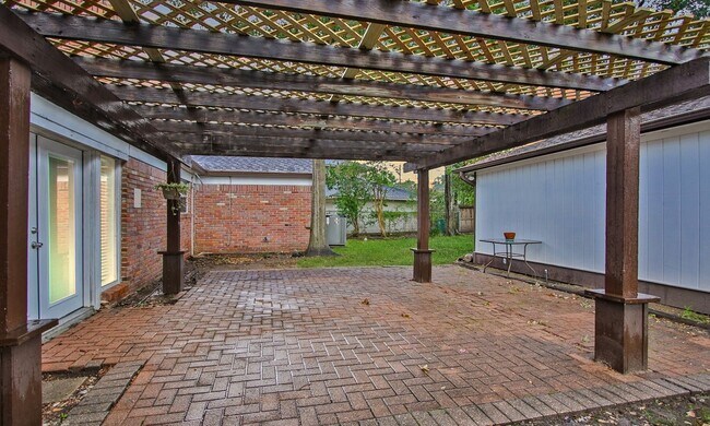Building Photo - 5815 Picasso Pl